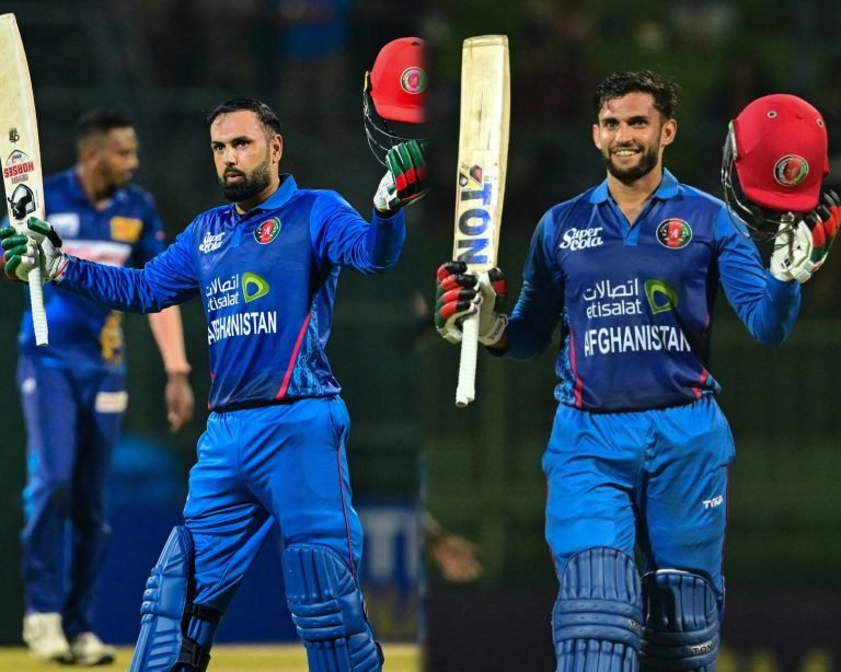 د افغان کرېکټ دوه مخکښ لوبغاړي؛عظمت عمرزی د نړۍ لومړی او محمد نبي دویم الرونډر شو