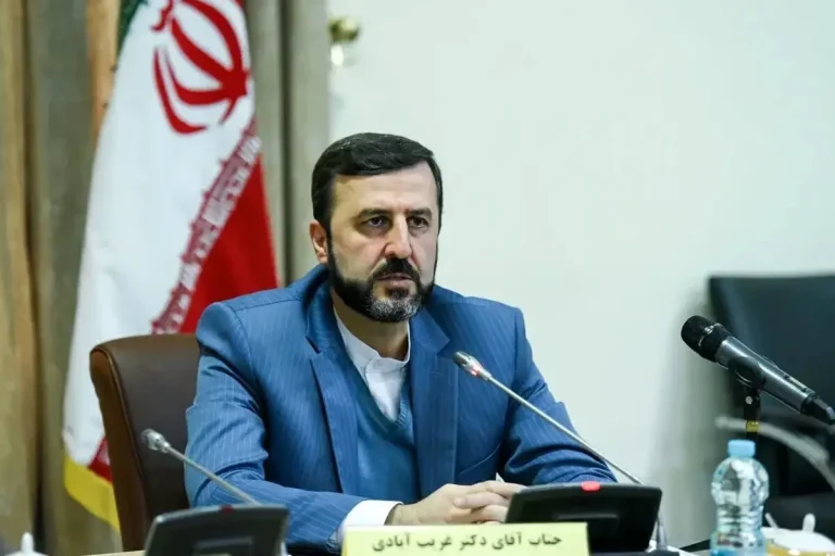 د ایران د بهرنیو چارو وزارت مرستیال:له امریکا سره خبرو ته چمتو یو؛ خو د فشارونو په وړاندې غبرګون ښیو