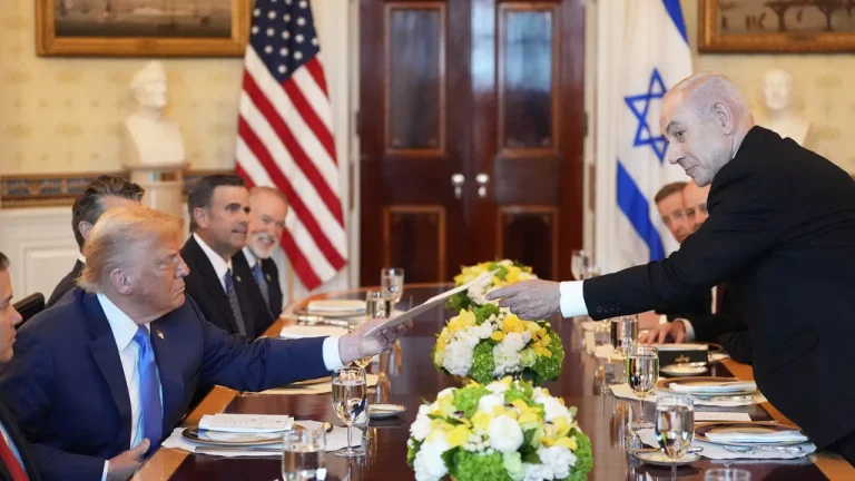 ډونالډ ټرمپ:مونږ او اسرائیل له هغو هېوادونو سره په ګډه کار کوو، چې فلسطینیانو ته ښه راتلونکی برابروي