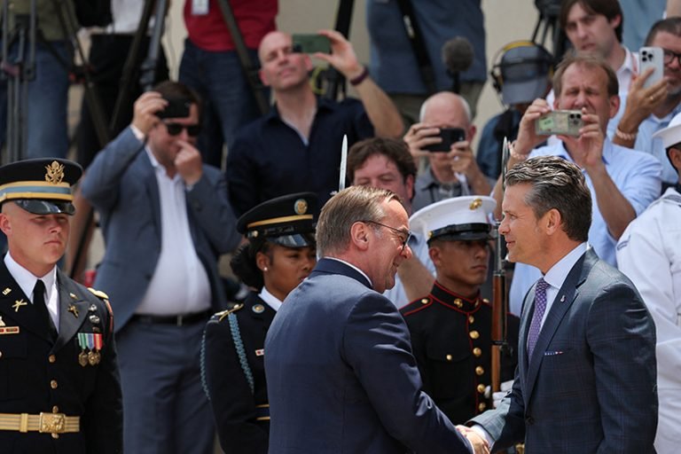 د المان دفاع وزیر:برلین به له واشنګټن سره په ګډه اوکراین ته د پاتریوت سیستم د ورکړې په اړه پرېکړه وکړي