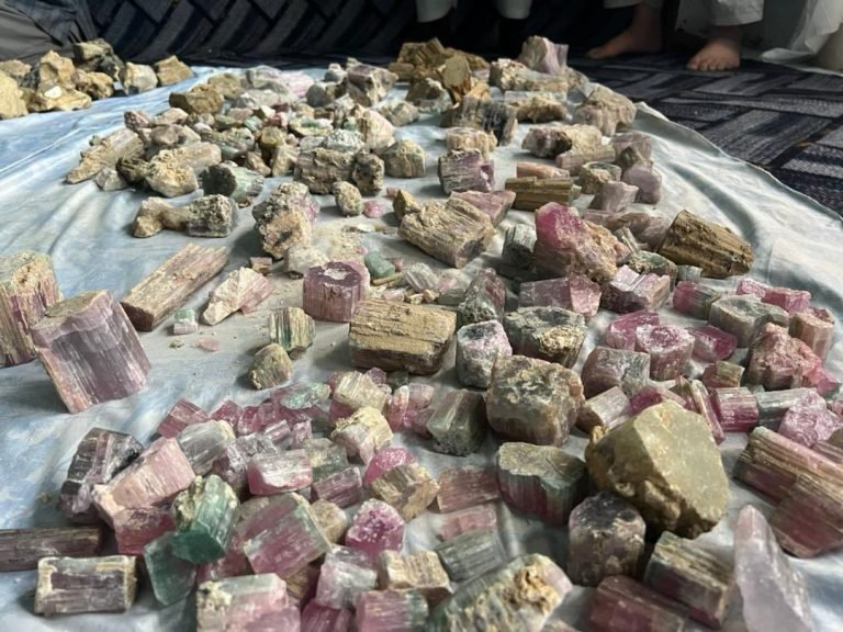 نورستان؛د دغه ولایت له کانونو د ۱۲۰ میلیونه افغانیو په ارزښت ۱۶۵ کیلوګرامه بېروج پلورل شوي