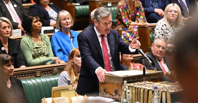 ستارمر:د افغانانو د معلوماتو افشا د تېر حکومت جدي ناکامي وه، پخواني وزیران باید ځواب ووايي