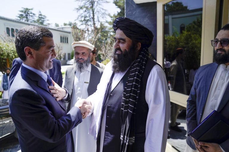 د طالبانو حکومت:لوړ پوړی ازبېک پلاوی نن غرمه کابل ته را ورسېد