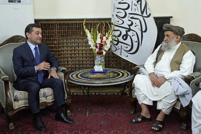 د طالبانو حکومت رئیس الوزراء؛د ازبکستان د بهرنیو چارو وزیر سره کتلي