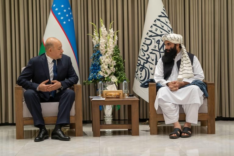 سراج الدین حقاني؛د ازبکستان د استخباراتو له راغلي پلاوي سره کتلي