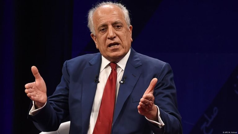 خلیلزاد ایران ته:افغان کډوال له احترامه په ډک چلند را وباسئ