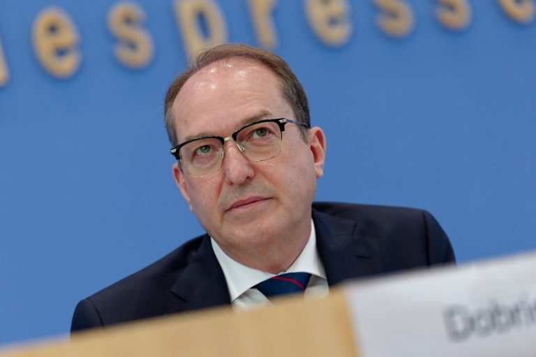 د المان د کورنیو چارو وزیر:چمتو یو چې د طالبانو له حکومت سره د مجرمو افغان کډوالو د بېرته لېږلو هوکړه وکړو