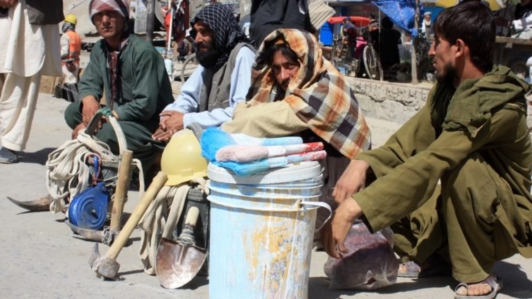 د طالبانو حکومت د کار او ټولنیزو چارو وزارت؛له قطر سره د افغان کډوالو د لېږلو هوکړه لاسلیک کړې