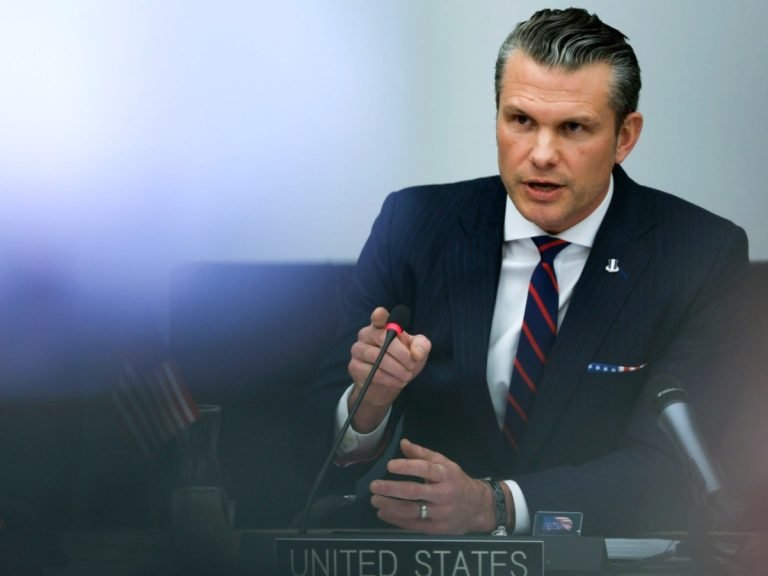 د امریکا دفاع وزیر:له لاس انجلس څخه باید د ملي کارد نیمایي سرتېري بېرته و اېستل شي