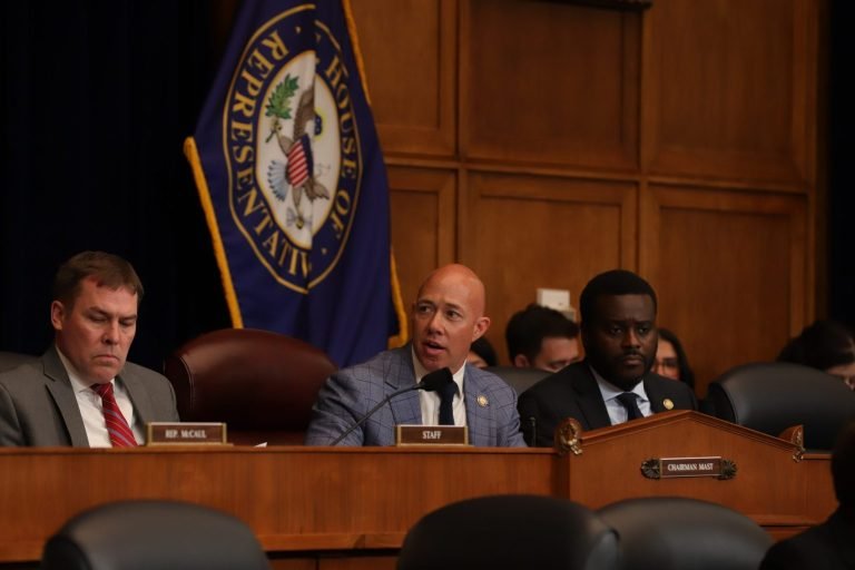 برایان مست:د افغان کډوالو په اړه دې د ټرمپ ادارې د سیاست په اړه استعمایه غونډه جوړه شي