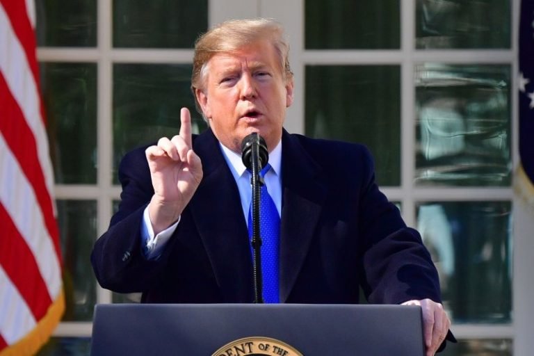 ډونالډ ټرمپ:که د اوکراین جګړه په راتلونکو لسو ورځو کې پای ته ونه رسېده؛ نو پر روسیه به سختې تعرفې ولګوم