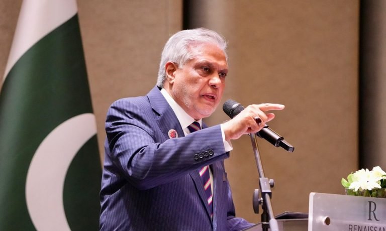 اسحاق ډار:له طالبانو سره مو اړیکې ښې شوې؛ خو لا مو په رسمیت نه‌دي پېژندلي