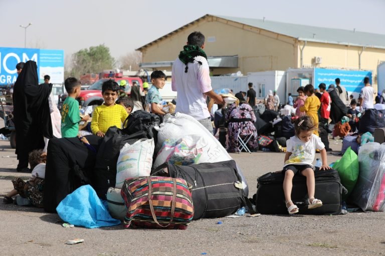 د طالبانو حکومت د پوهنې وزارت:له خنډ او ځنډ پرته به د را اېستل شویو کډوالو ماشومانو په ښوونیزو بهیرونو کې شامل کړو