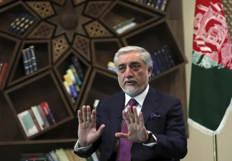 عبدالله عبدالله:ایران دې د افغان کډوالو پر وړاندې پالیسي بدله کړي