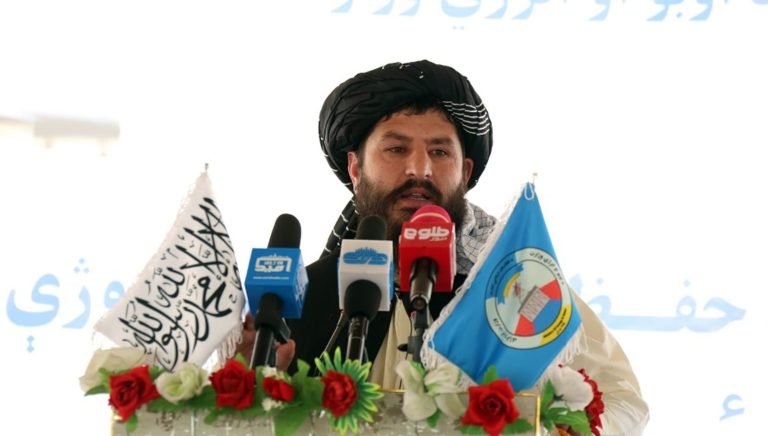 د غزني لپاره د طالبانو حکومت والي:د ځان وژنې کوونکو د جنازې او فاتحې مراسمو کې نور ګډون مه کوئ