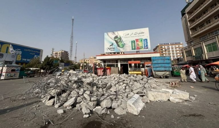 د امیرعلي شیر نوایي د مجسمې د نړیدو وروسته؛ازبکان وایي حقوق یې خوندي نه دي