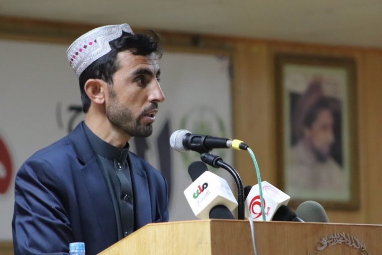 تادین خان:که د افغانستان د ملي دفاع وزارت په نوم څه پاتې وي؛ نو د پاکستان بریدونو ته دې ځواب ورکړي