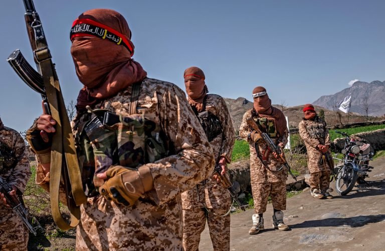 ډیلي ټایمز:افغانستان ترهګرۍ او مافیايي شبکو کې ښکېل شوی