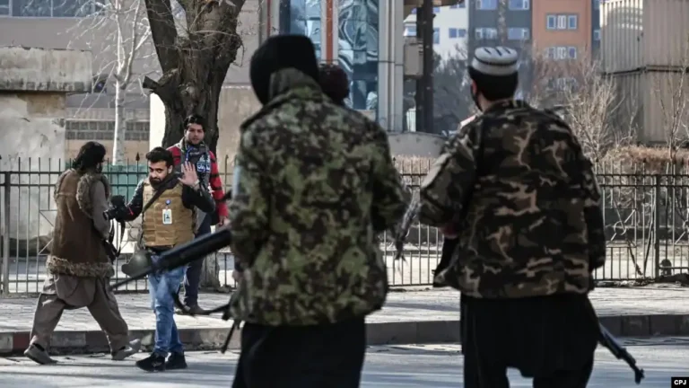 د افغانستان د رسنیو د ملاتړ بنسټ:د طالبانو واکمني کې د خبریالانو پر وړاندې ۵۳۹ د تاوتریخوالي پېښې ثبت شوي