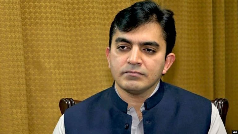 محسن داوړ:پښتونخوا د دولت د بې‌غورۍ دروند بار پرې کوي