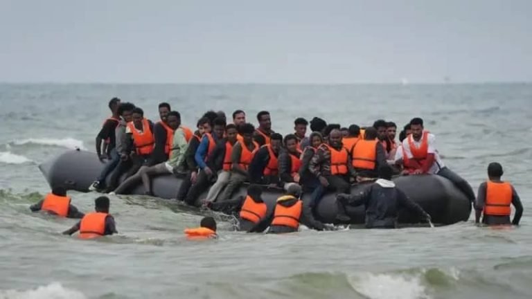 بریتانیا:له دې وروسته پر انټرنيت د ناقانونه کډوالو د اعلانونو کوونکي پنځه کاله بندي کوو