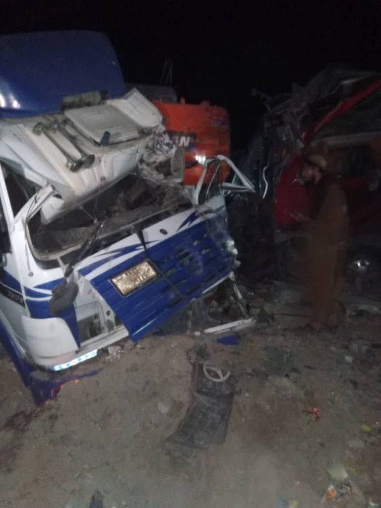 بغلان؛دوشي ولسوالۍ کې د ټرافیکي پېښې له امله ۲۴ تنه ټپیان شوي دي