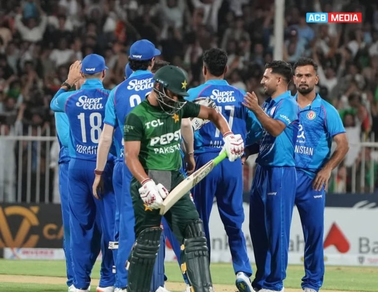 د درې اړخیزې لوبلړۍ لومړۍ لوبه؛ پاکستان افغان لوبډلې ته ۱۸۳ منډې هدف وټاکه