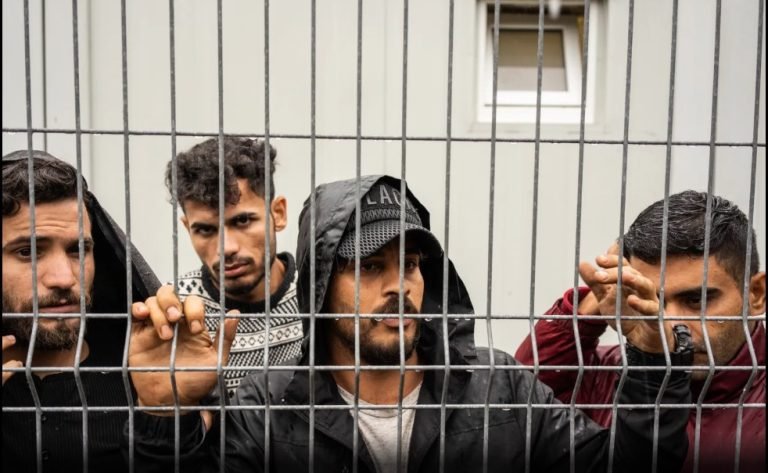 د طالبانو حکومت:په بېلاروس کې د شاوخوا ۶۰ افغان بندیانو د خلاصون لپاره هڅه کوو