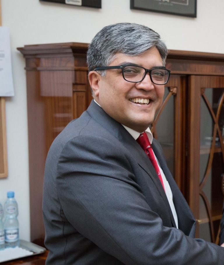 شفقت علي خان:په افغانستان کې د ترهګرو پټنځایونه د کابل او اسلام اباد ترمنځ اصلي خنډ دی