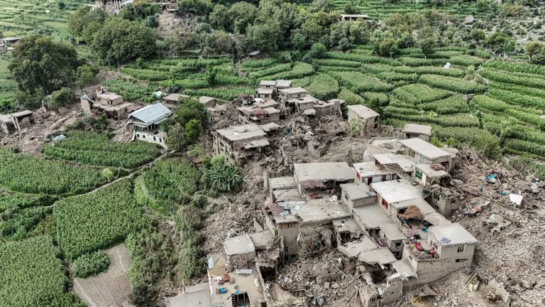 سره صلیب:د افغانستان د زلزله‌ځپلو اړتیاوې زیاتېږي او مرستې په کمېدو دي