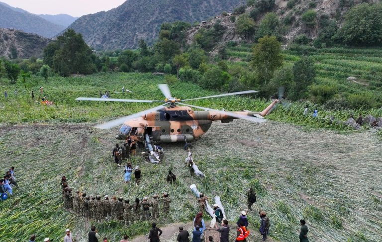 ننګرهار د رسنیو دفتر:د ننګرهار له لارې کونړ ته د ټپیانو او مرستو د لېږد ۷۲ پروازونه ترسره شوي