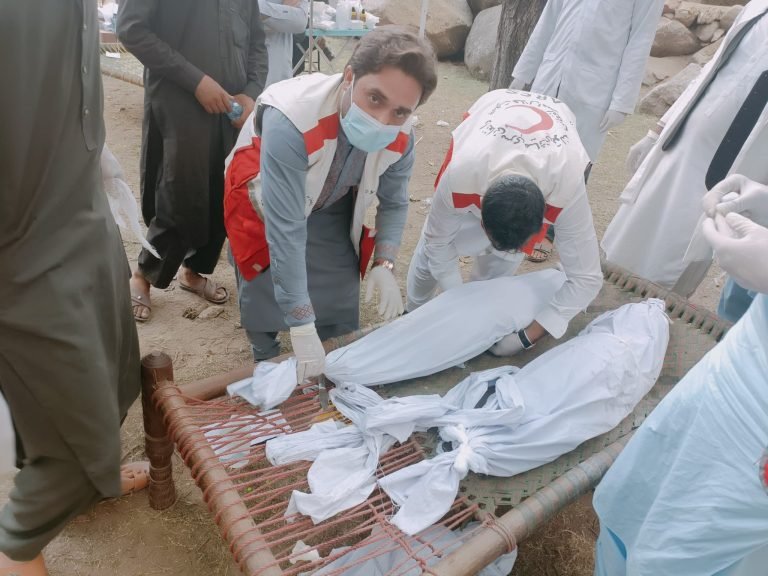 حمدالله فطرت:په کونړ کې د زلزلې تلفات ۲۲۰۵ تنو ته ورسیدل او ۳۶۴۰ تنه ټپیان دي