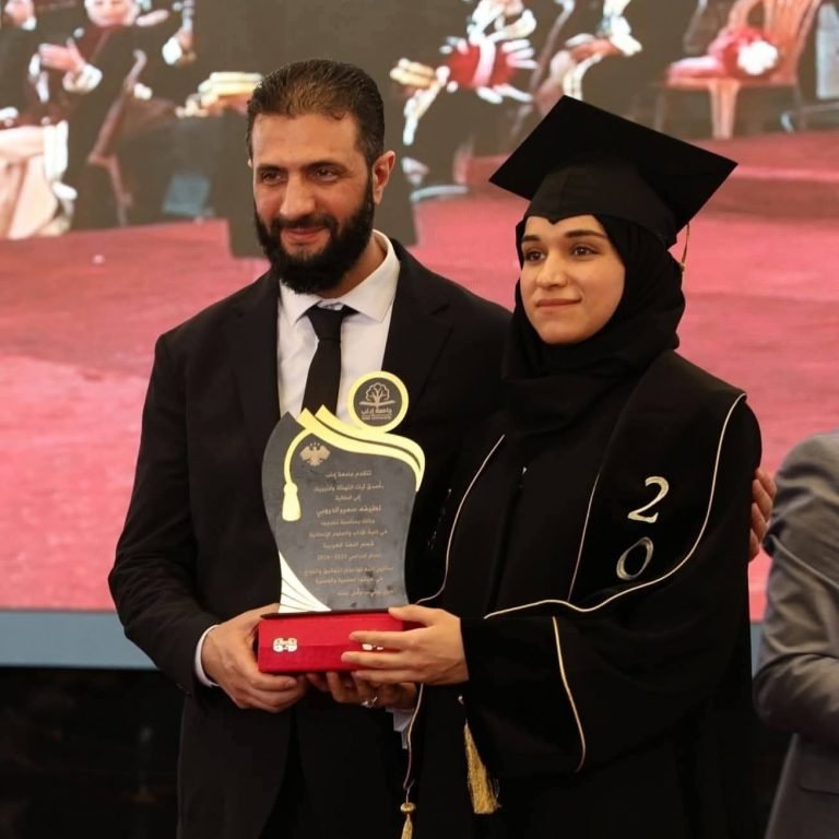 د احمد الشرع مېرمن:ځینې خلکو د مذهب په نوم نجونې له زده‌کړو منع کړي، چې دا ستر حماقت دی