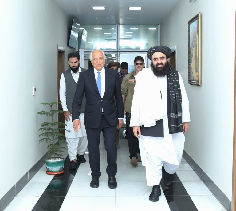 امیرخان متقي؛د ټرمپ د ځانګړي استازي اډم بولر او زلمي خلیلزاد په مشرۍ له امریکايي پلاوي سره ولیدل