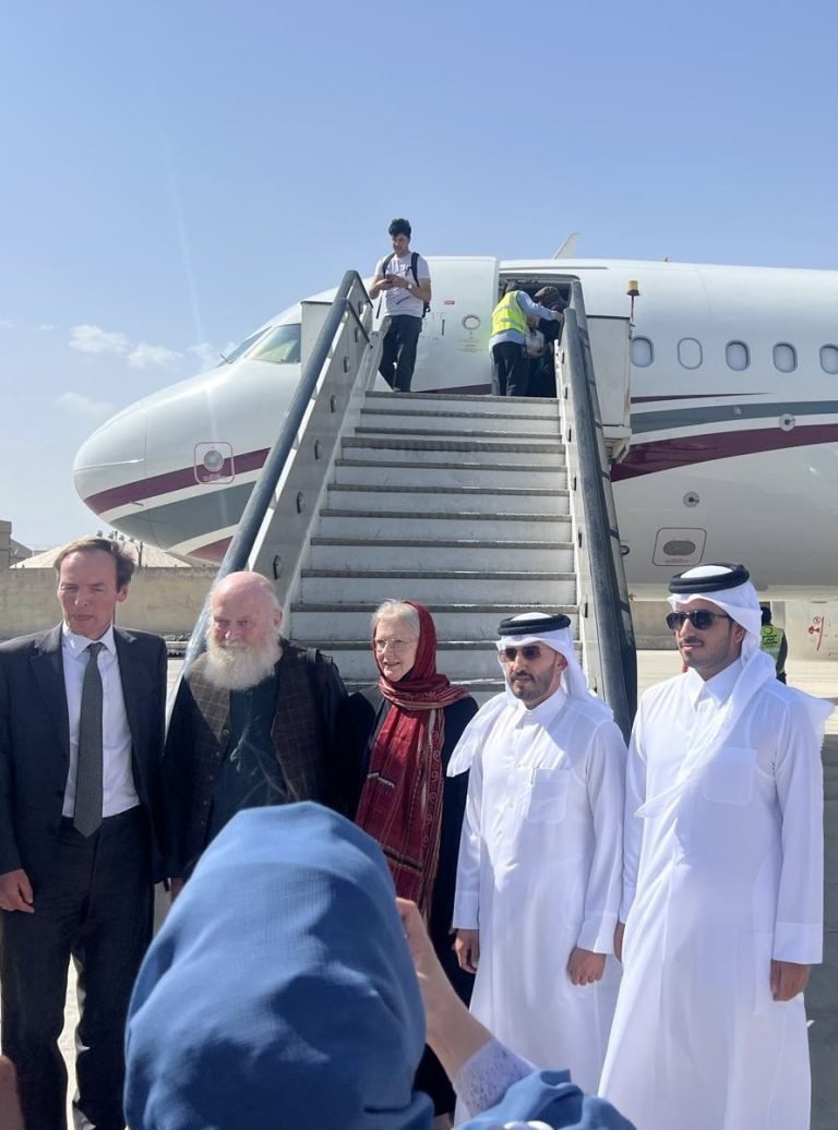 قطر:د طالبانو حکومت له زندان څخه ازاده شوې بریټانیوي جوړه دغه هېواد ته رسېدلې