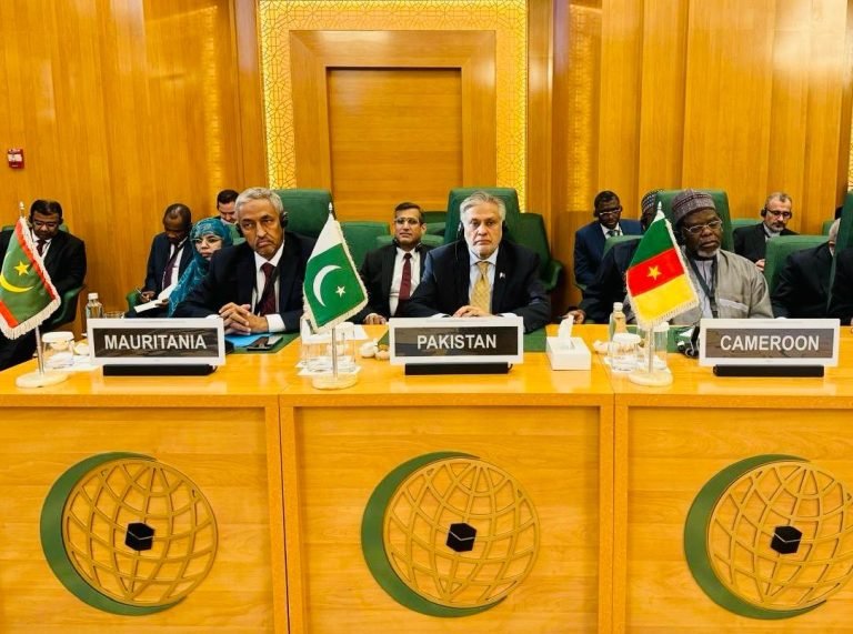 اسحاق ډار:مونږ په افغانستان کې ثبات او سولې ته ژمن یوو