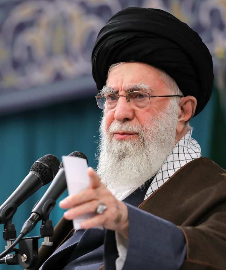 میډل ایست فروم:علي خامنه‌ای جګړه د رژیم د بقا د تضمین وسیله ګڼي