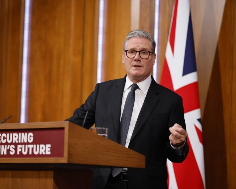 کییر اسټارمر:په قطر د اسرایلو بریدونه د سیمې ثبات ته خطر پیښوي