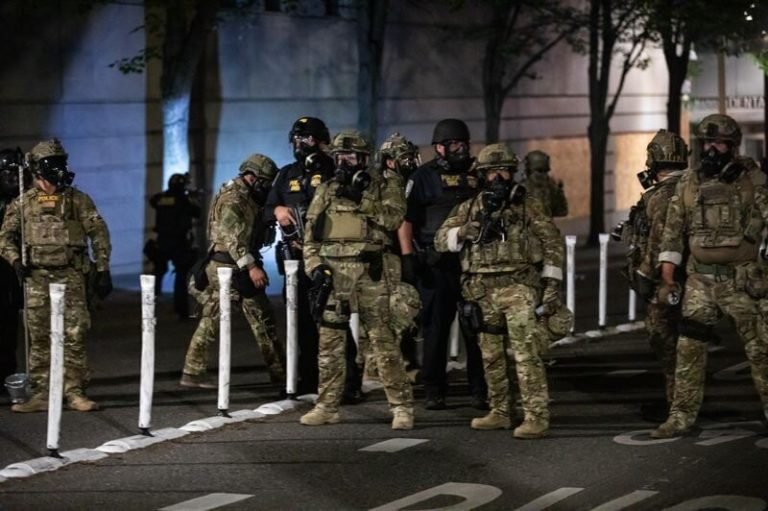 امریکا؛د اوریګن په ایالت کې د ملي ګارډ ۲۰۰ سرتېري ځای پر ځای کړل