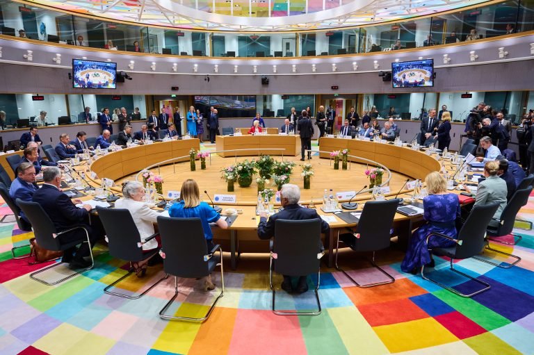 اروپايي ټولنې؛پر ایران بندیزونه بېرته فعال کړل