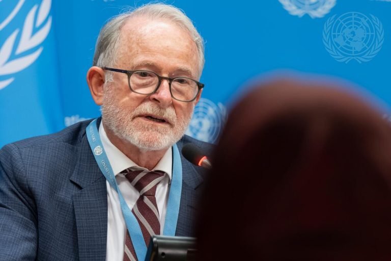 ریچارد بینیټ:نړۍ باید د افغان ښځو ملاتړ وکړي