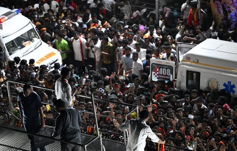 هند؛د ویجای په غونډه کې د ګڼې ګوڼې له امله ۲۹ کسان مړه او لسګونه ټپیان شوي