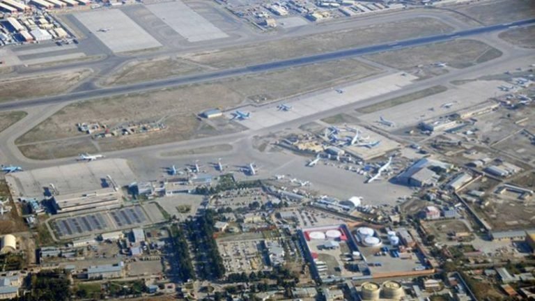 کابل هوایي ډګر ته څیرمه؛ د ډزو او چاودونو غږونه اوریدل شوي