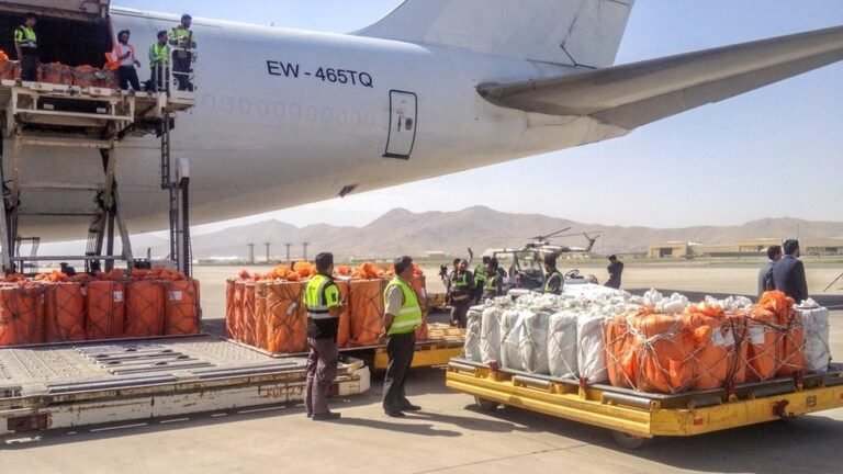 د طالبانو حکومت؛د هوايي کارګو بیې کموي؛ صادرات په یو ډالر او واردات په ۸۰ سنټه لېږدول کېږي