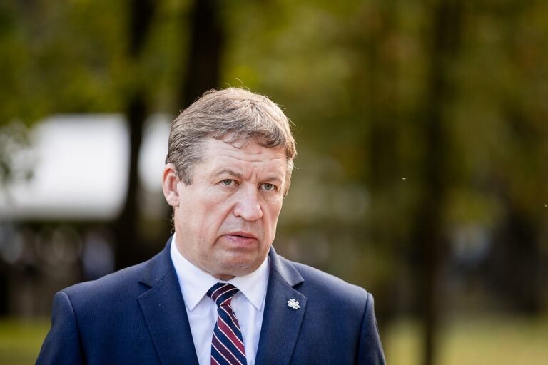 شیخ هبت‌الله:علما دې اختلافات کم کړي او د «امارت» فرمانونه دې په ځان پلي کړي