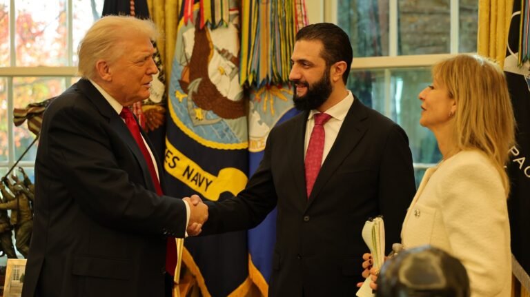 ډونالډ ټرمپ؛د احمدالشرع سره د بندو دروازو ترشا خبرې کړي