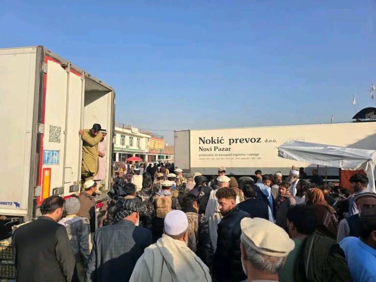 د ننګرهار طالب چارواکي:پاکستان ته لېږل شوې د افغانستان مېوې او سبزیجات بېرته راګرځول شوي