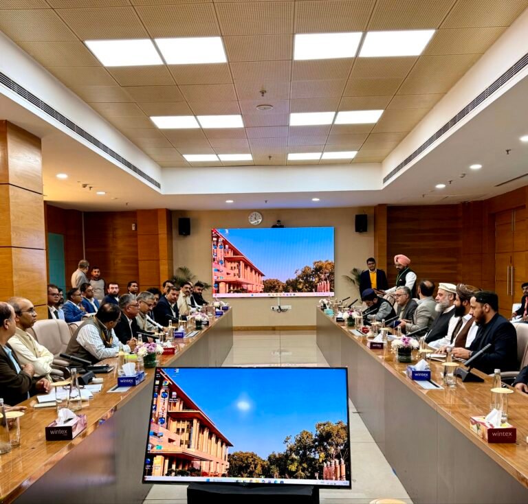 هند ته د نورالدین عزیزي سفر؛افغانستان د هندي درملو له ۵۷ معیاري فابریکو سره د همکارۍ نوي فصل ته ننوځي