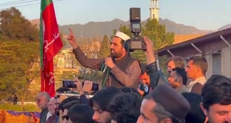 سهیل افریدی د پاکستان پوځ ته:تاسو د ترهګرۍ تر نامه لاندې زموږ له خلکو وینه څښئ، دا ښکاره بدمعاشي ده