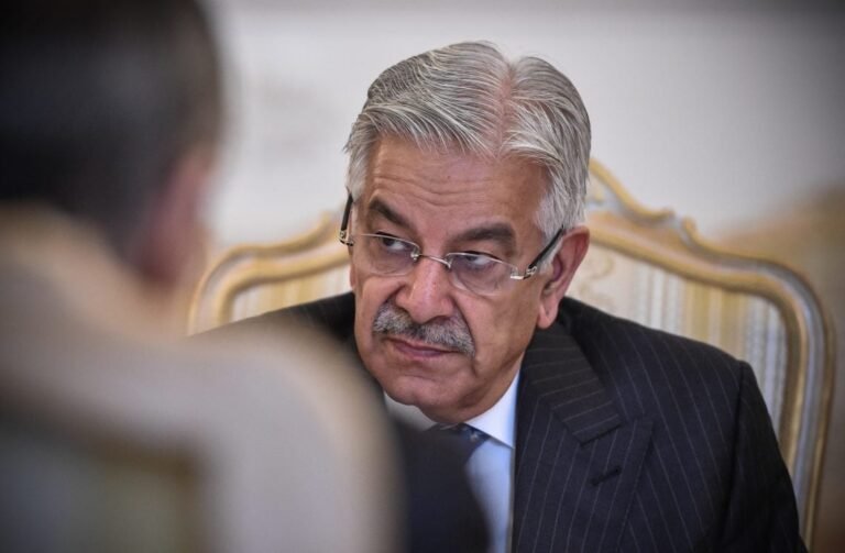 د پاکستان د دفاع وزیر:له هند او افغانستان سره جګړې ته چمتو یو